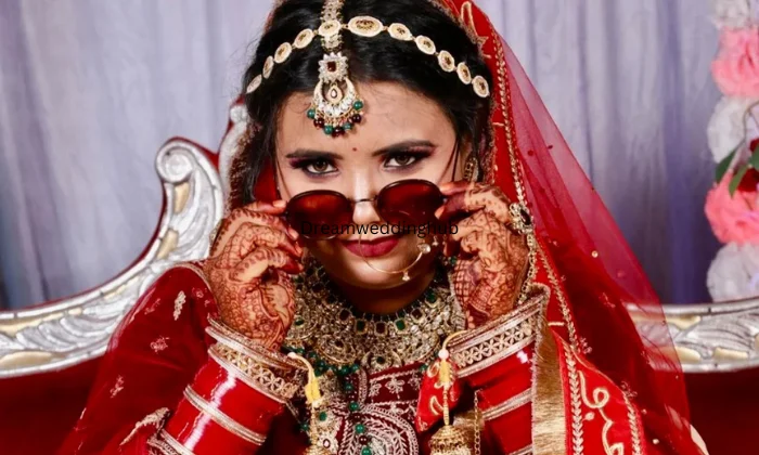 Scissor and comb unisex salon and make up studio